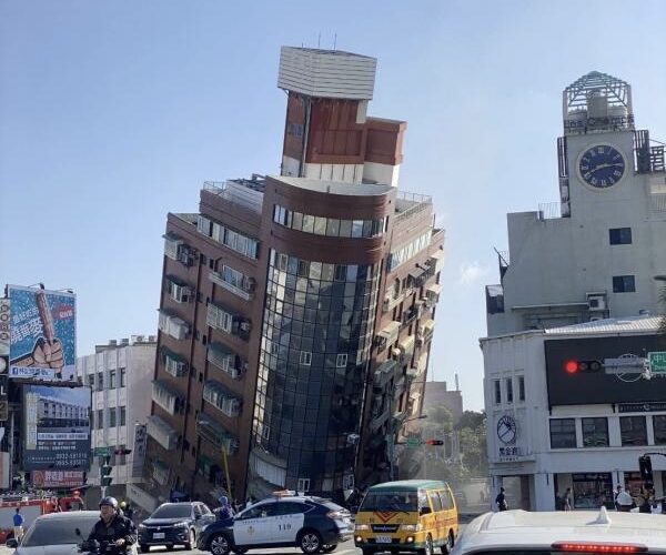 Powerful earthquake rocks Taiwan