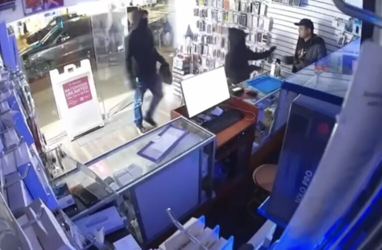 Jackson Heights Nepali cell phone store robbed