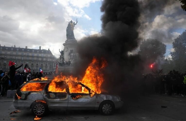 Over 1,800 Arrested and 1,500 Businesses Damaged in Weekend France Protests